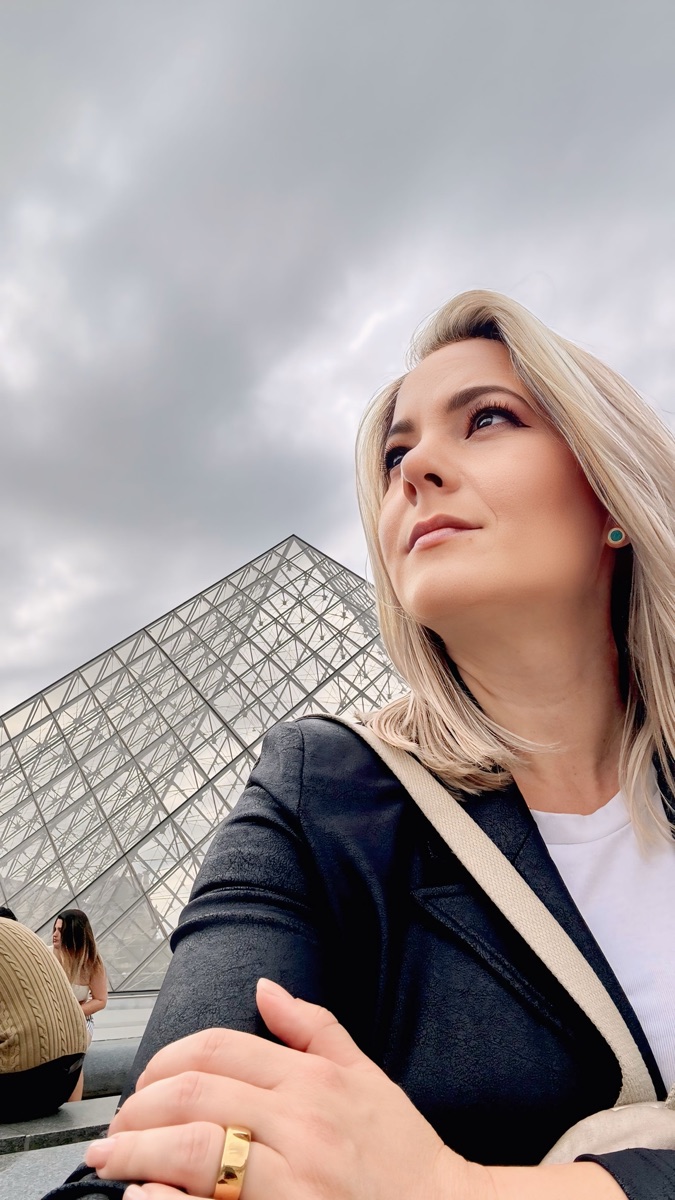 Yane en el Louvre en París