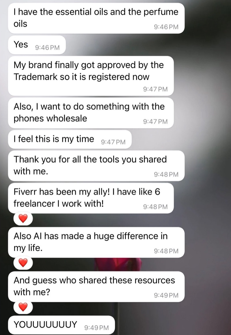 Mensaje de WhatsApp: le aprobaron su marca registrada, contrató a seis freelancers, y los recursos de IA que Yane compartió hicieron una gran diferencia en su vida